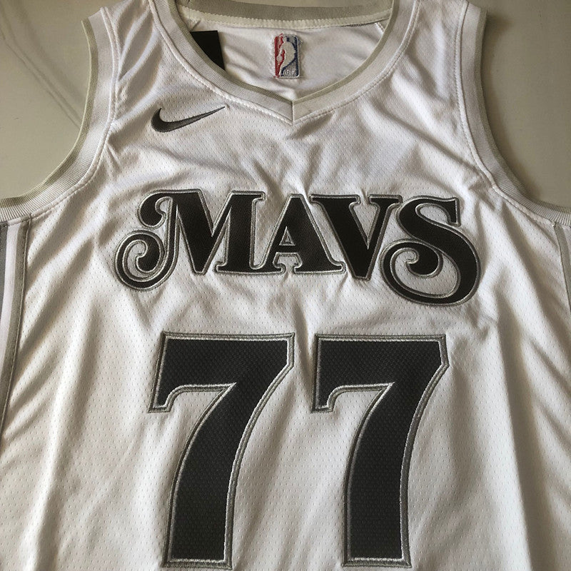 Dallas Mavericks Luka Dončić #77 Throwback  Jersey -  Dense Embroidery