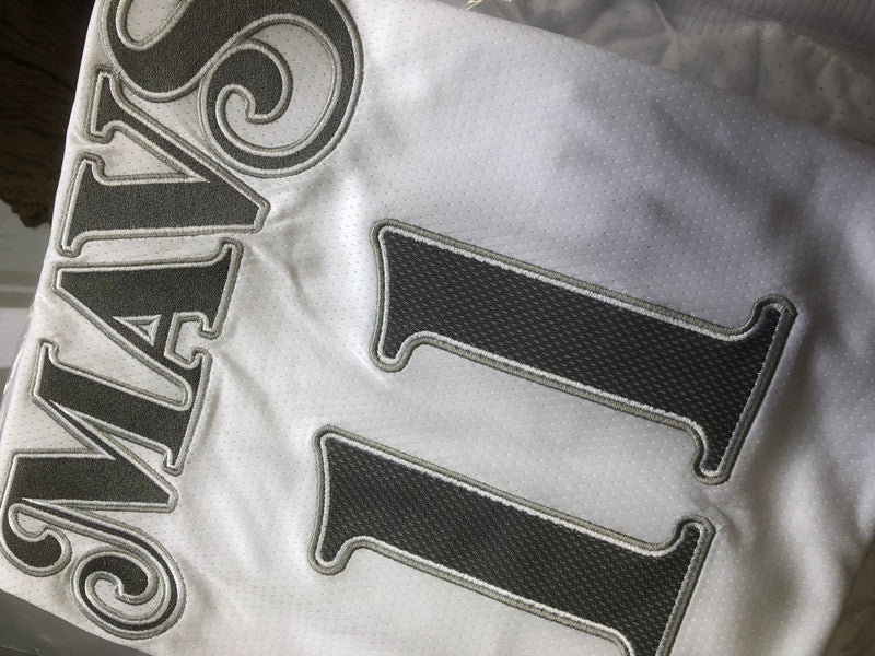 Dallas Mavericks Kyrie Irving #11 Throwback  Jersey -  Dense Embroidery