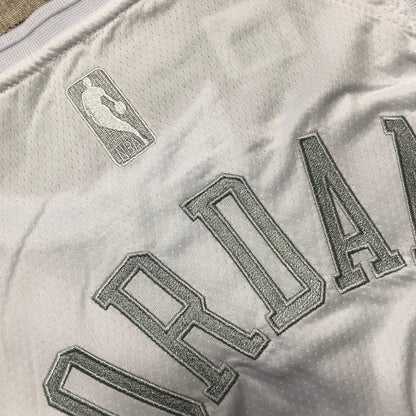 Chicago Bulls Michael Jordan #23 All-white Throwback Jersey - Dense Embroidery