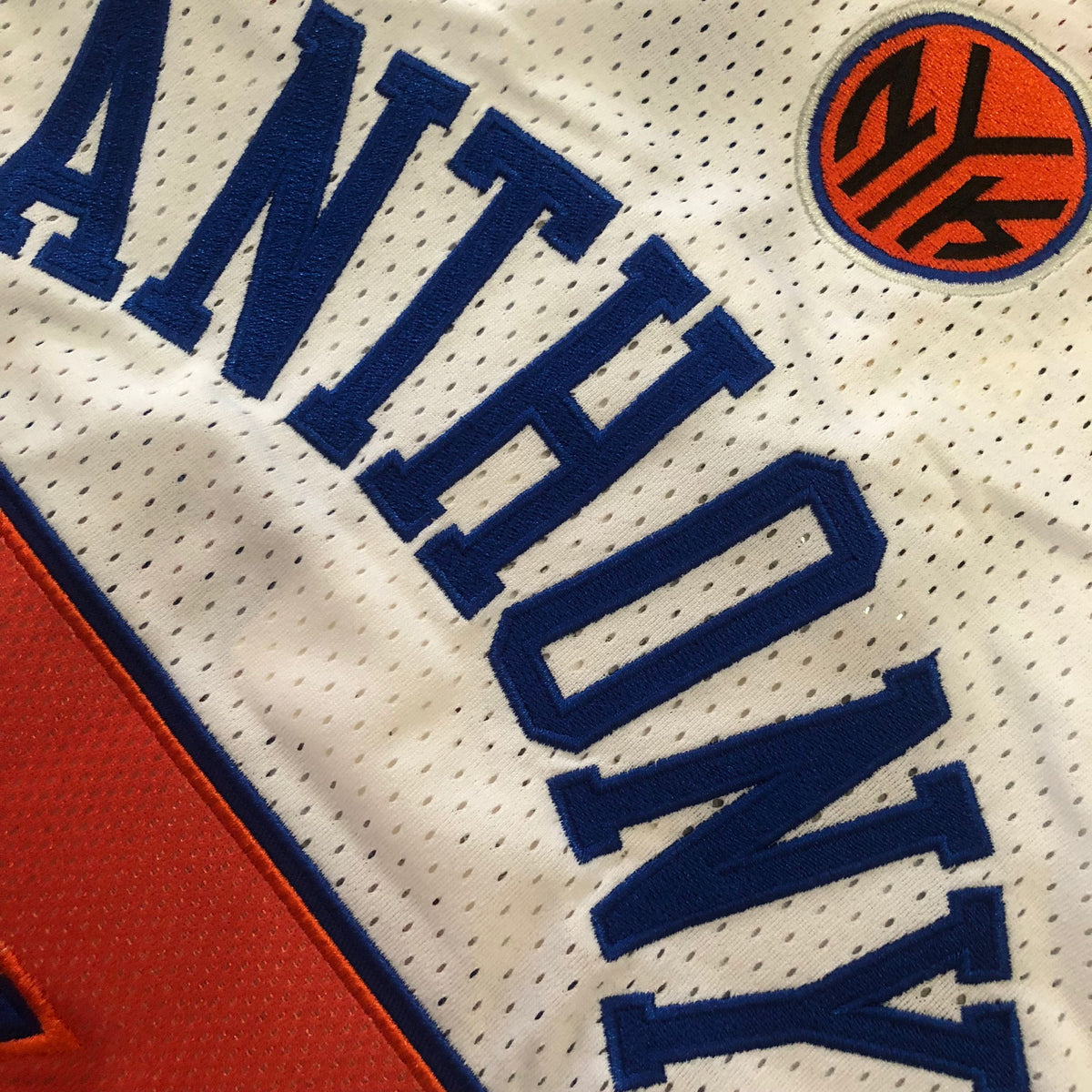 New York Knicks Carmelo Anthony #7 White Throwback Jersey - Dense Embroidery