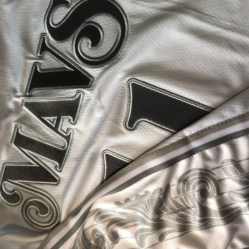Dallas Mavericks Kyrie Irving #11 Throwback  Jersey -  Dense Embroidery