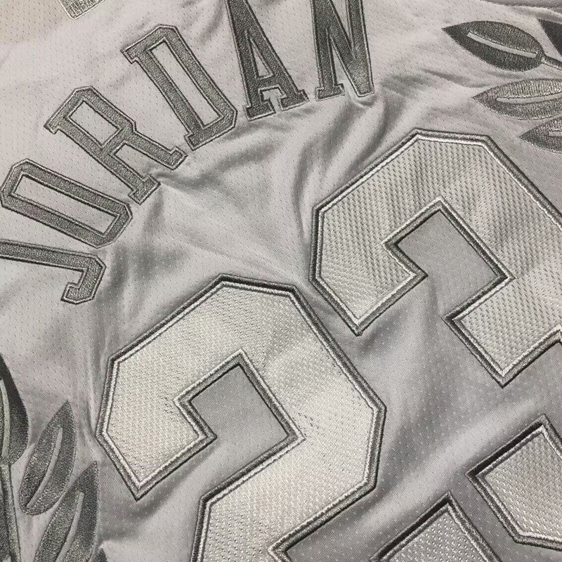 Chicago Bulls Michael Jordan #23 All-white Throwback Jersey - Dense Embroidery