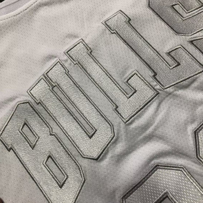 Chicago Bulls Michael Jordan #23 All-white Throwback Jersey - Dense Embroidery