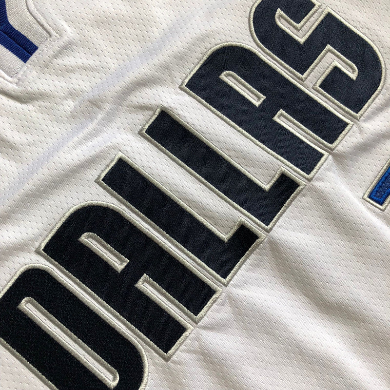 Dallas Mavericks Kyrie Irving #11 white Throwback Jersey - Dense Embroidery