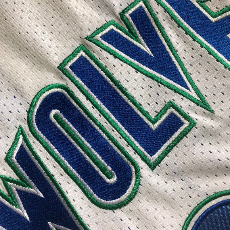 Minnesota Timberwolves Kevin Garnett #21 white Throwback Jersey - Dense Embroidery