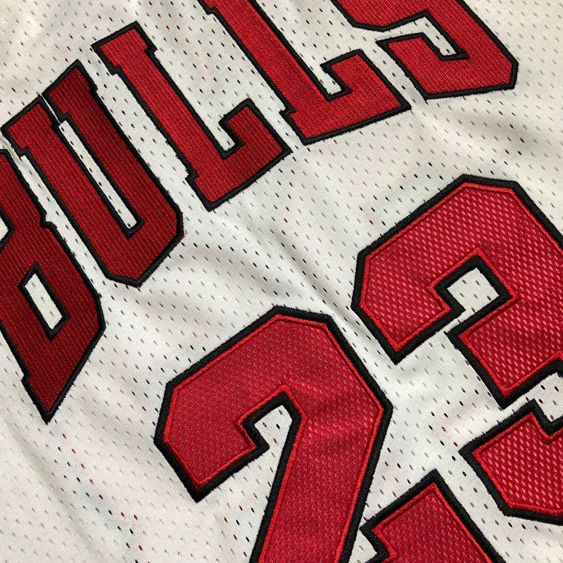 Chicago Bulls Michael Jordan #23 white 1997-98 Throwback Jersey - Dense Embroidery
